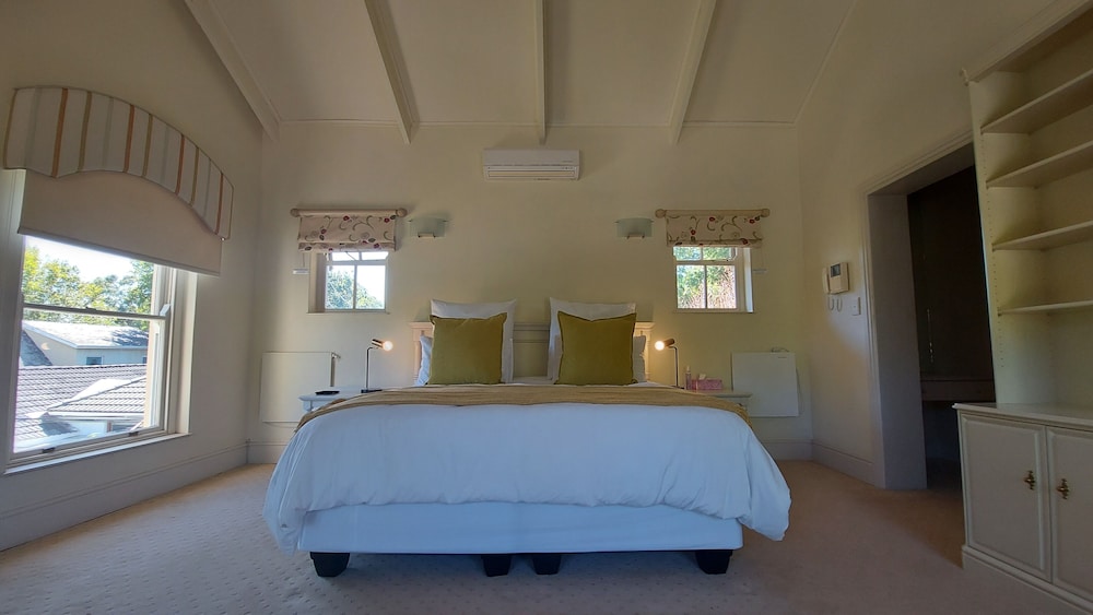 Rustic Manor Bed And Breakfast 15/52