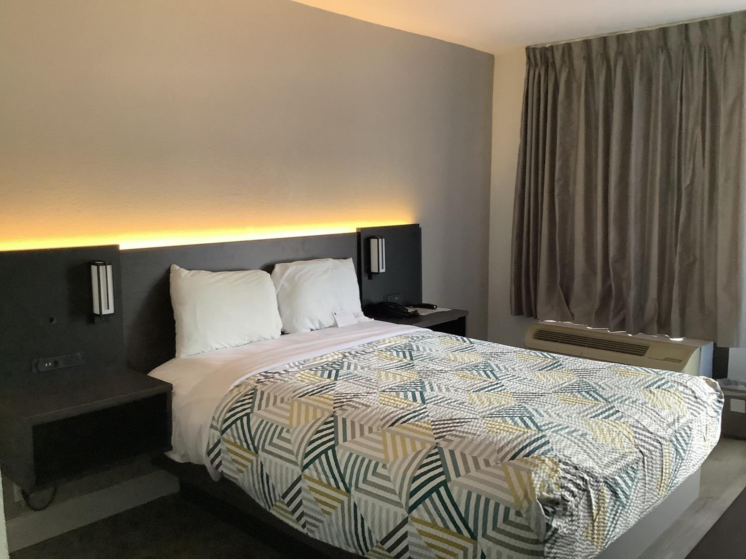 ROOM, DOUBLE BED, SMOKING