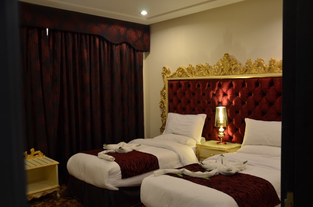 Rose Garden Hotel 7/50