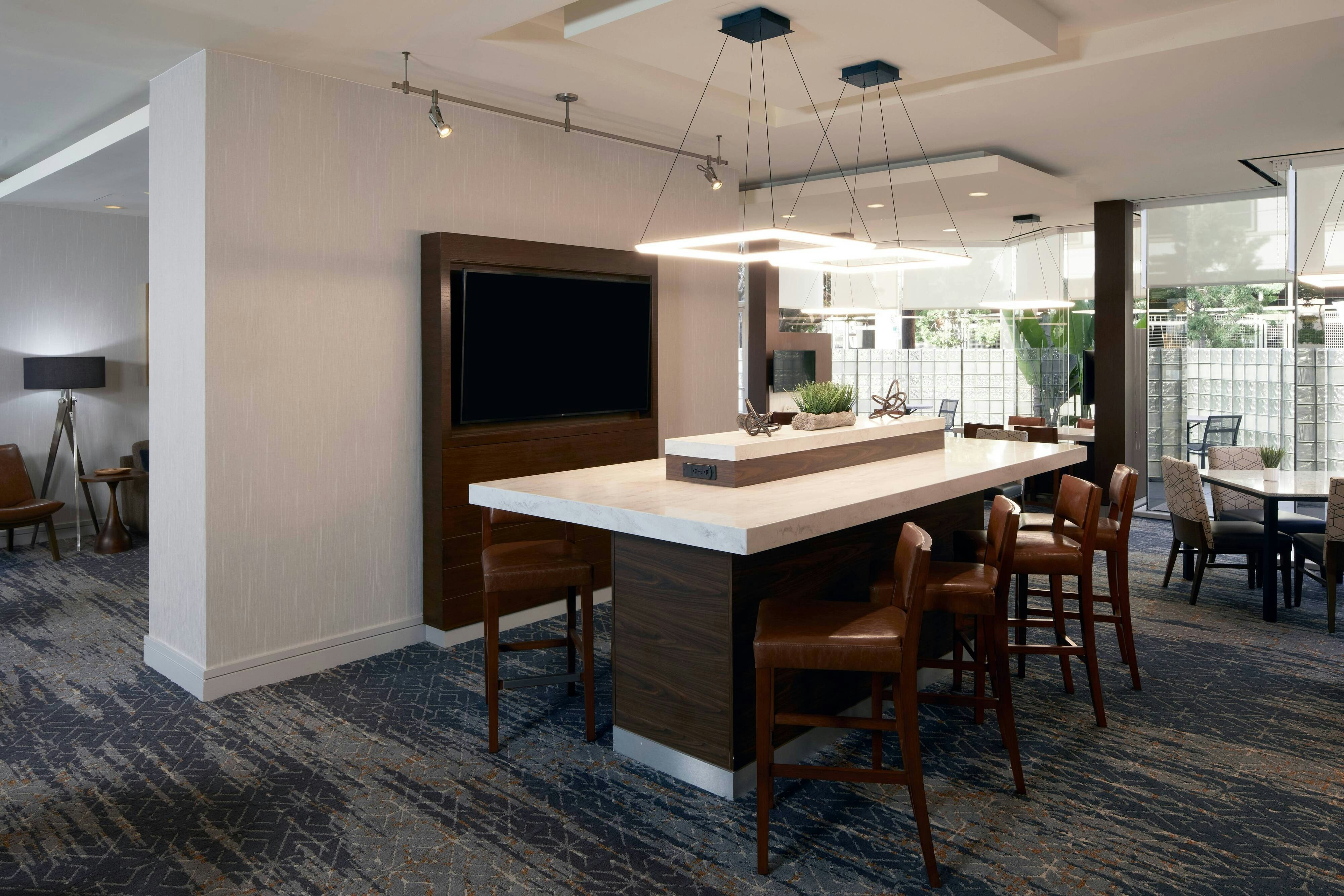Courtyard By Marriott Los Angeles Lax Century Boulevard 17/19