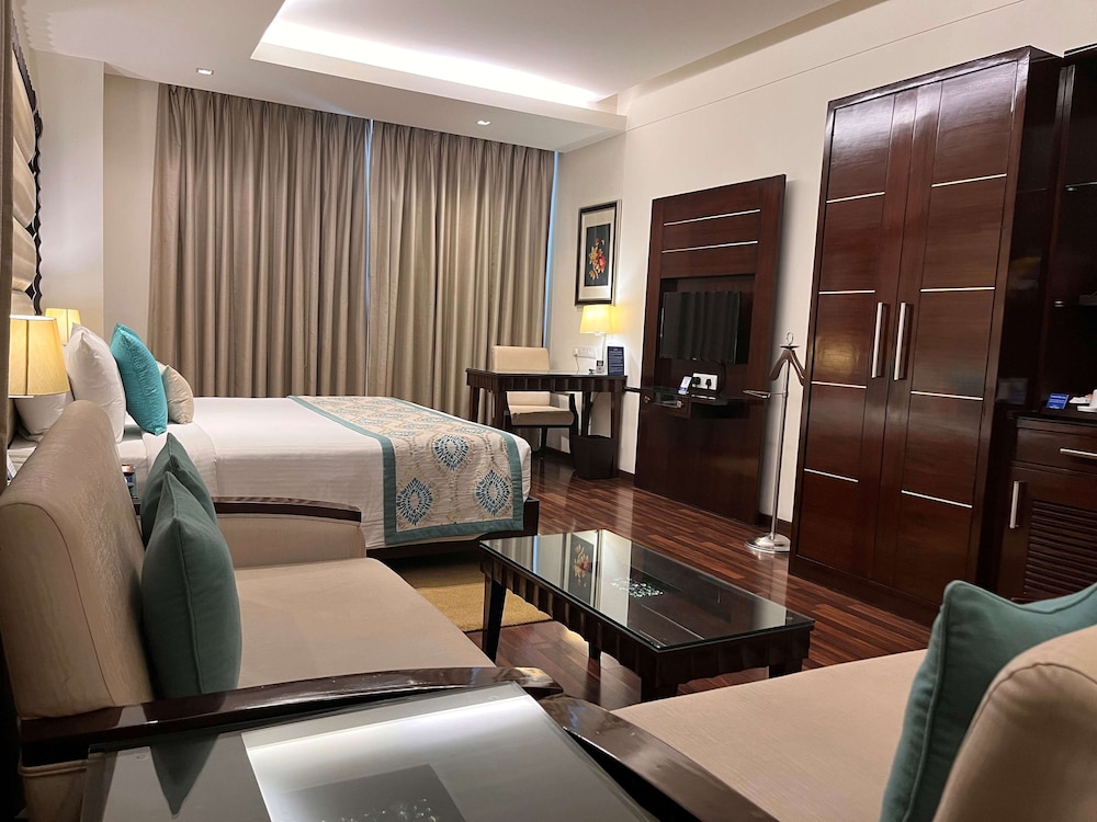 Deventure Sarovar Portico Kapashera 7/21