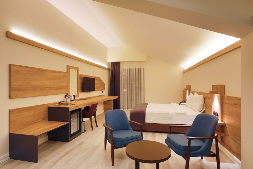 Karpalas City Hotel & Spa 35/70