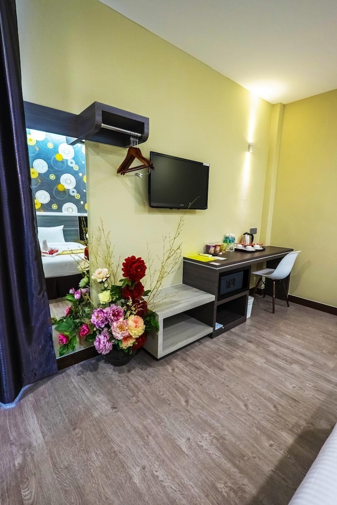 Indra Hotel 41/58