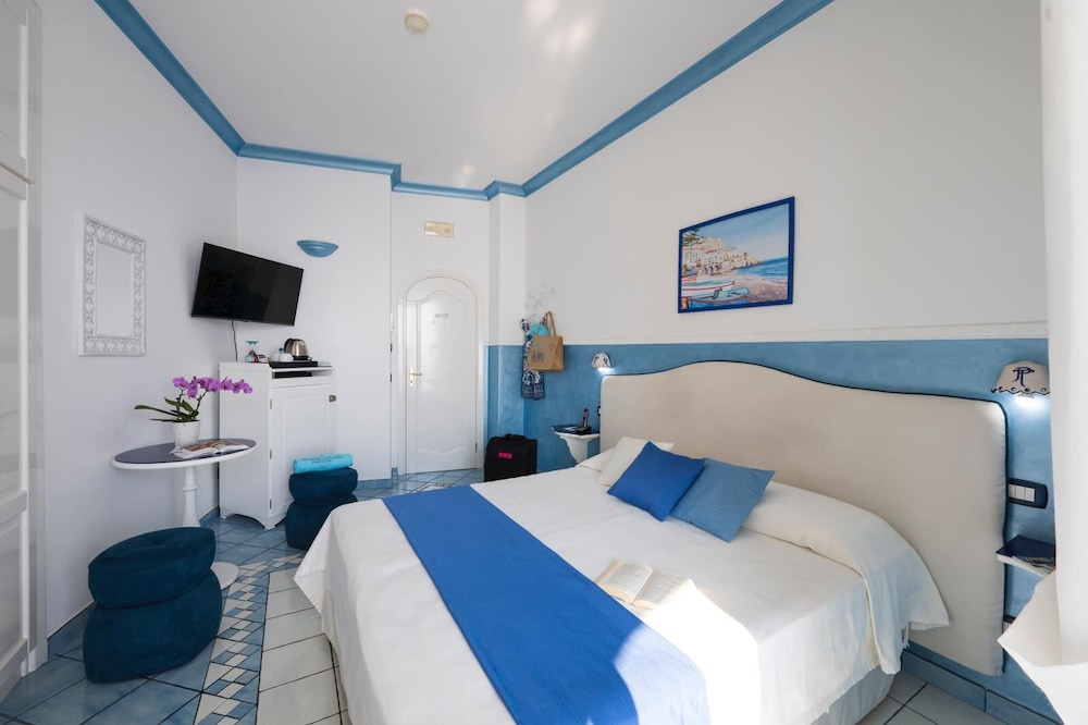 SUPERIOR, DOUBLE BED, SEA VIEW