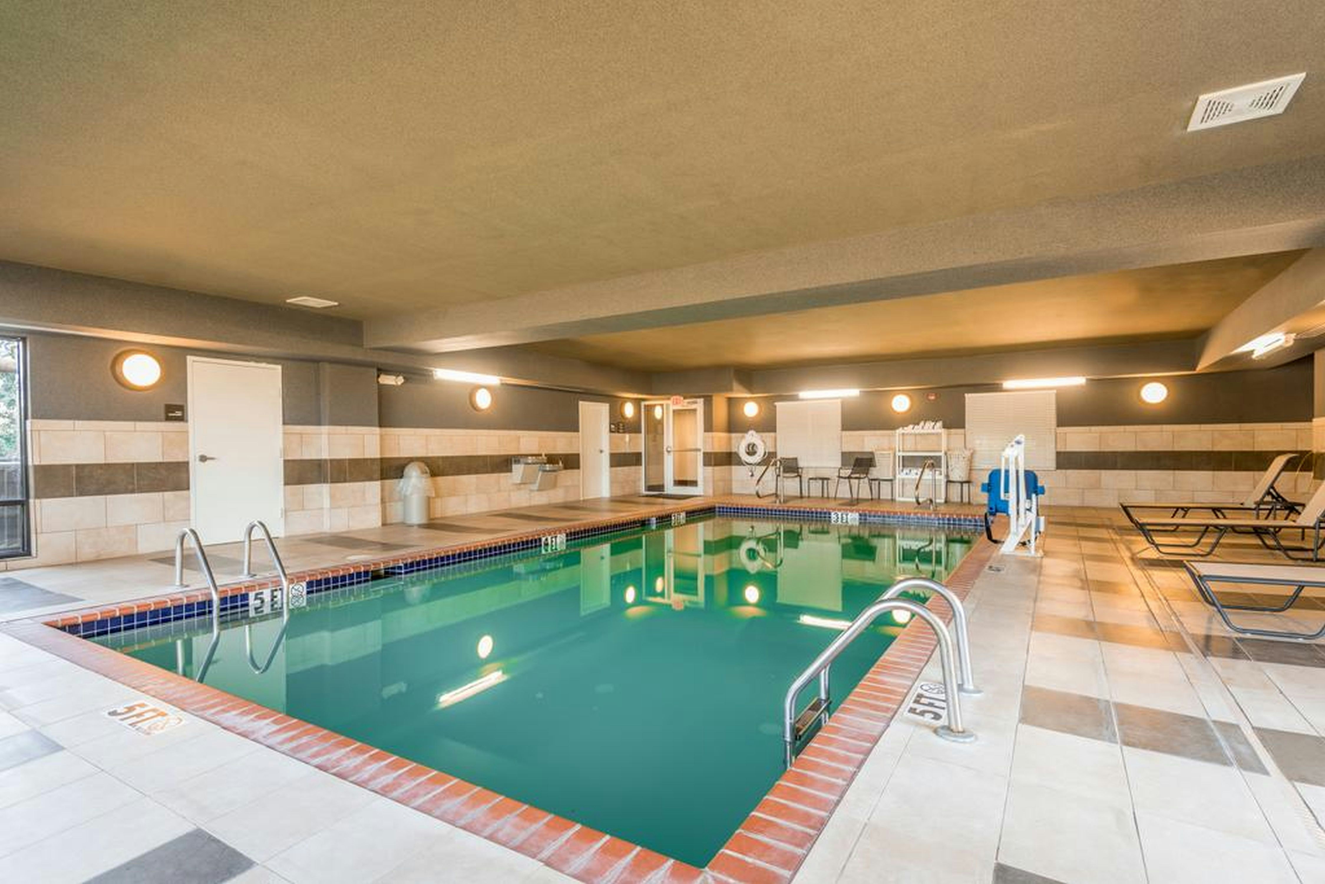 Hampton Inn New Albany 4/5