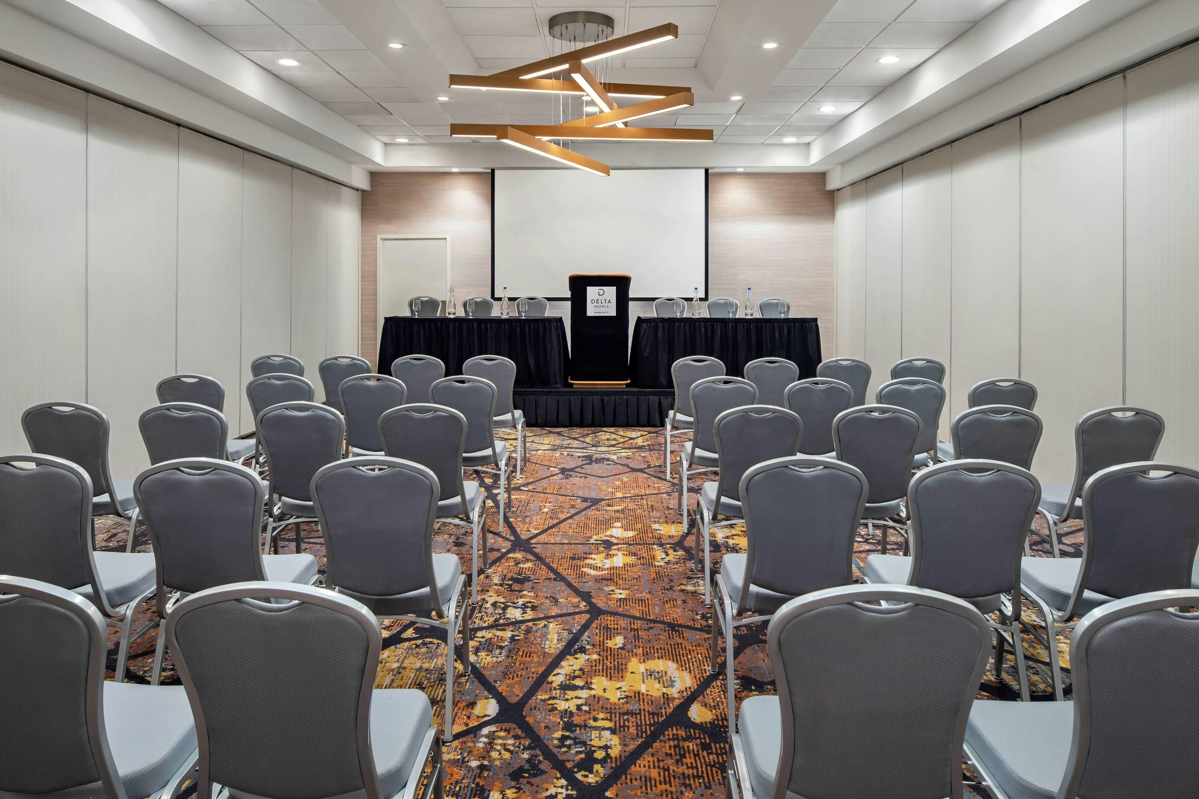Delta Hotels By Marriott Green Bay 22/26