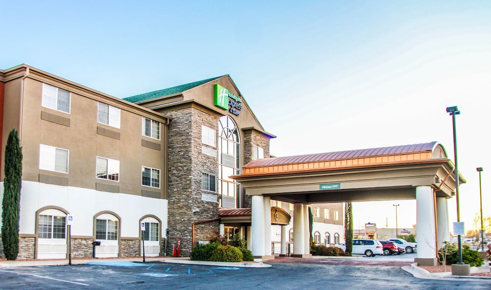 Holiday Inn Express Hotel and Suites Carlsbad 1/65
