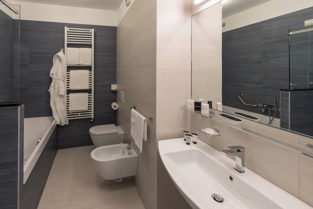 Hesperia Hotel & Residence 50/50