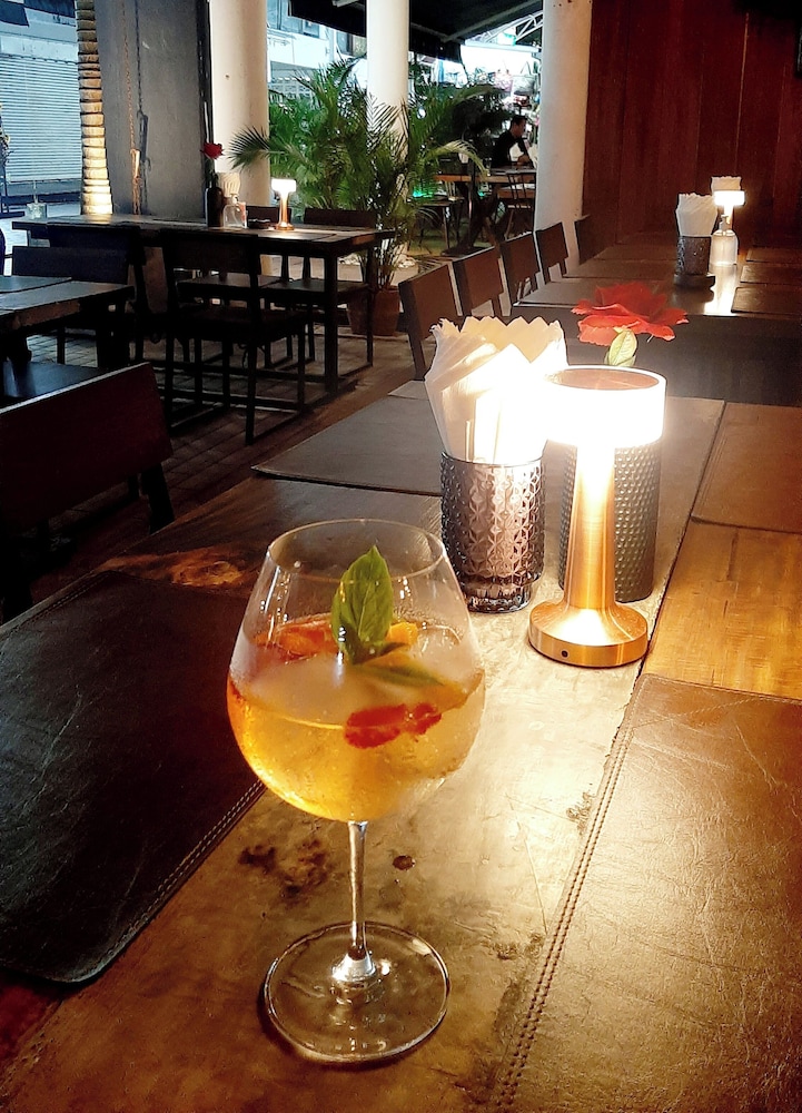 Harrys Steakhouse & Beach Hotel 41/50