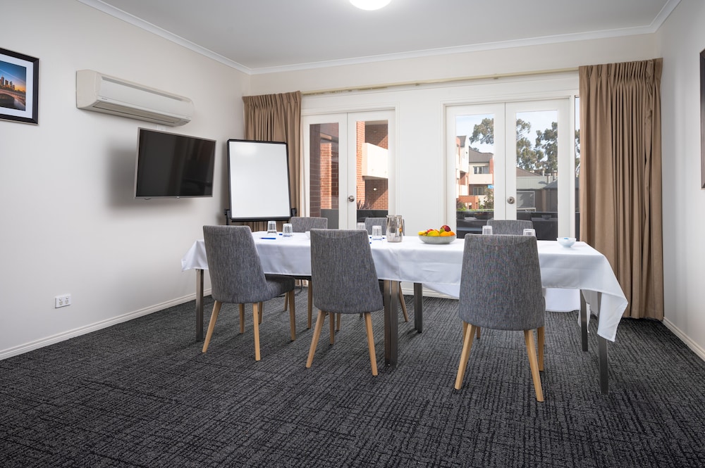 MainStay Suites Kew 49/60