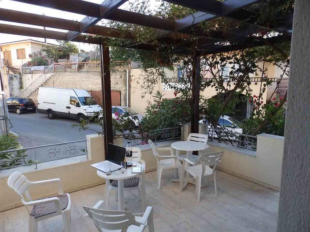 Alexandra Hotel 12/50