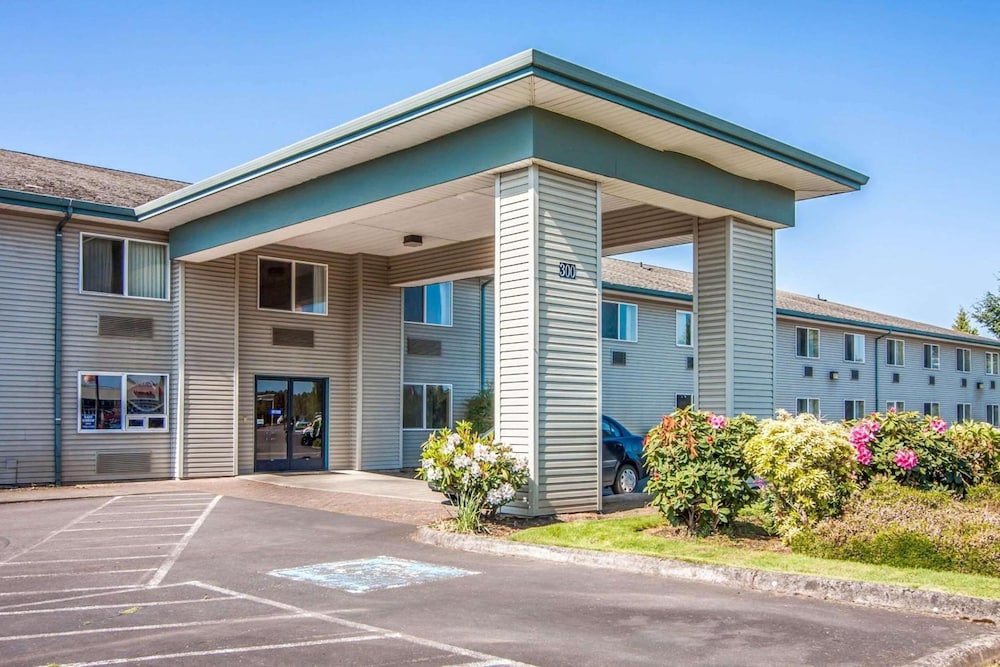 Bridgeway Inn & Suites Sublimity 36/41