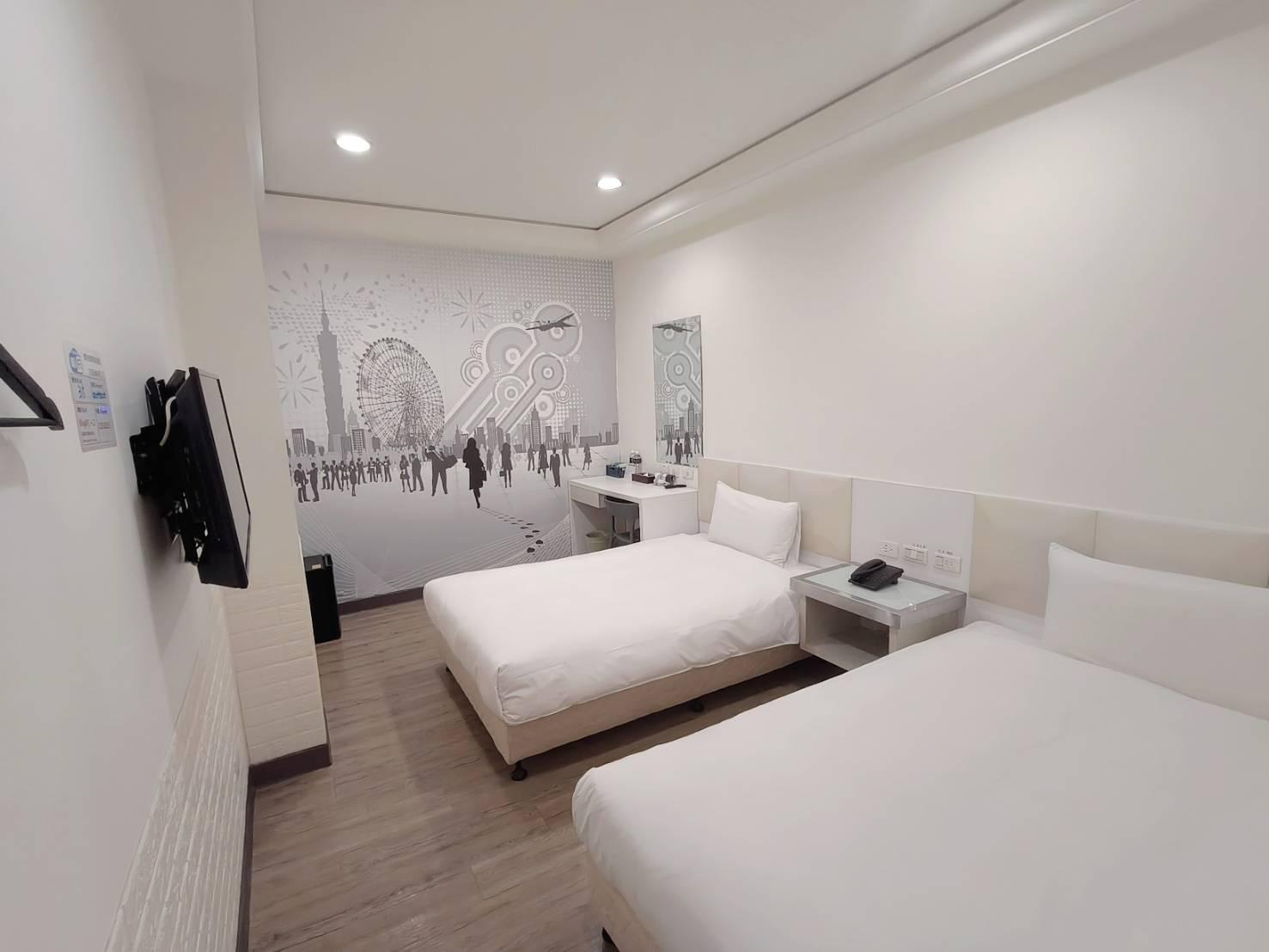 Exquisite, Twin Beds