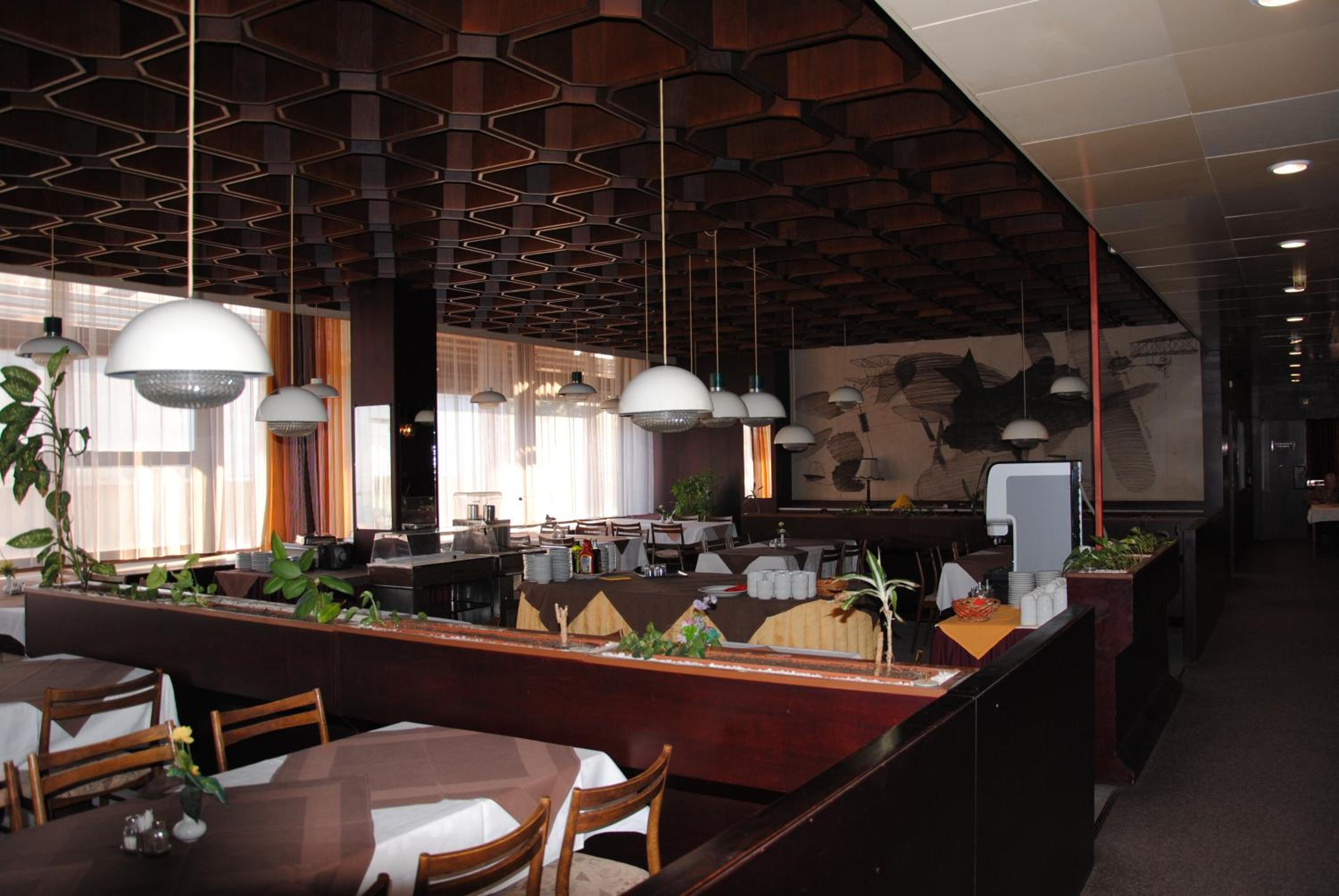 Labe Hotel 7/46