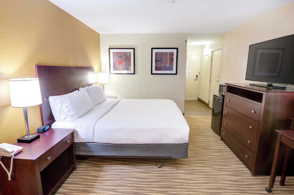 Holiday Inn St Petersburg N Clearwater 30/68