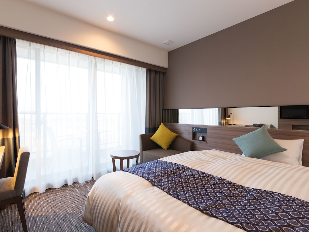 ROOM, SINGLE