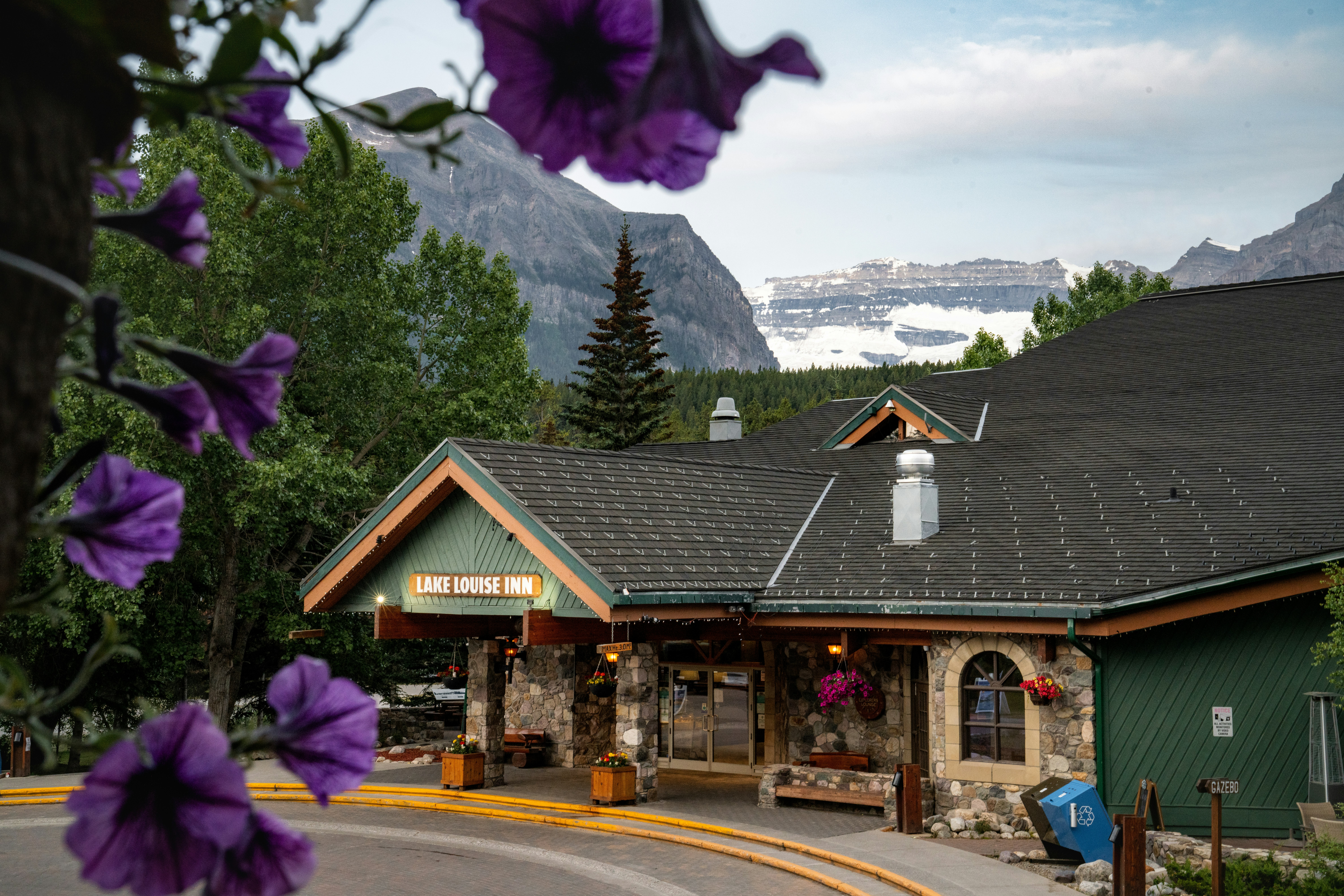 Lake Louise Inn 4/72