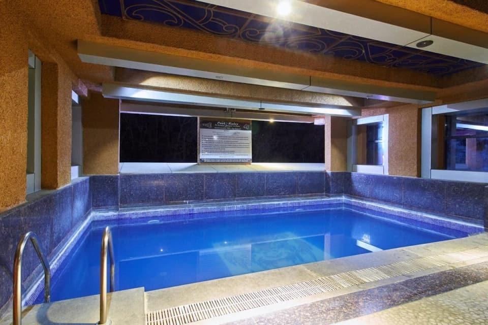 HOTEL TIGERS ROARE 36/50