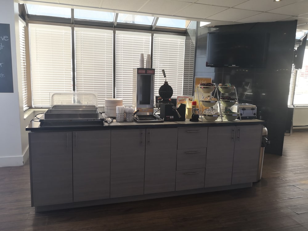 Quality Inn & Suites Hawkesbury 7/50
