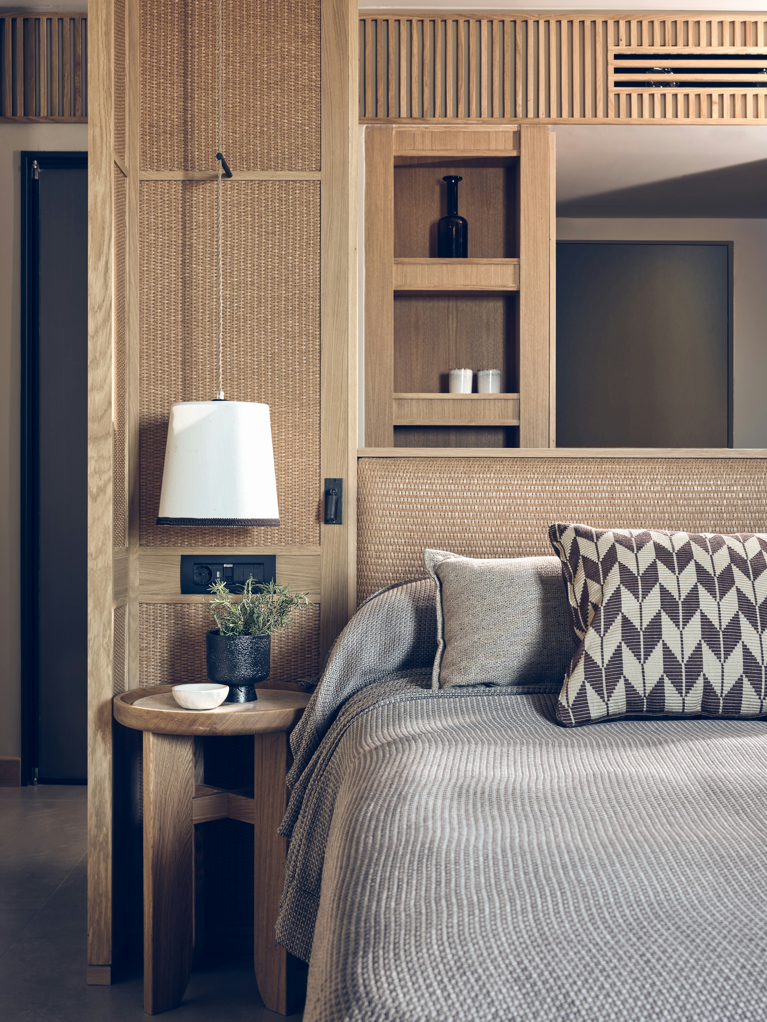 GRAND, DELUXE, KING BED