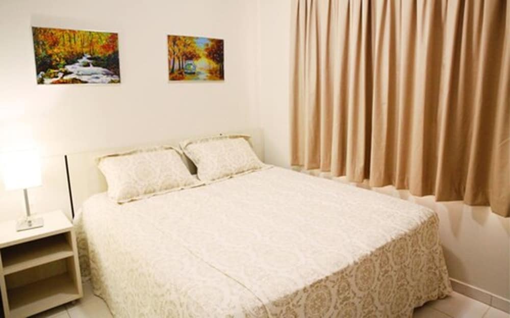ROOM, QUADRUPLE