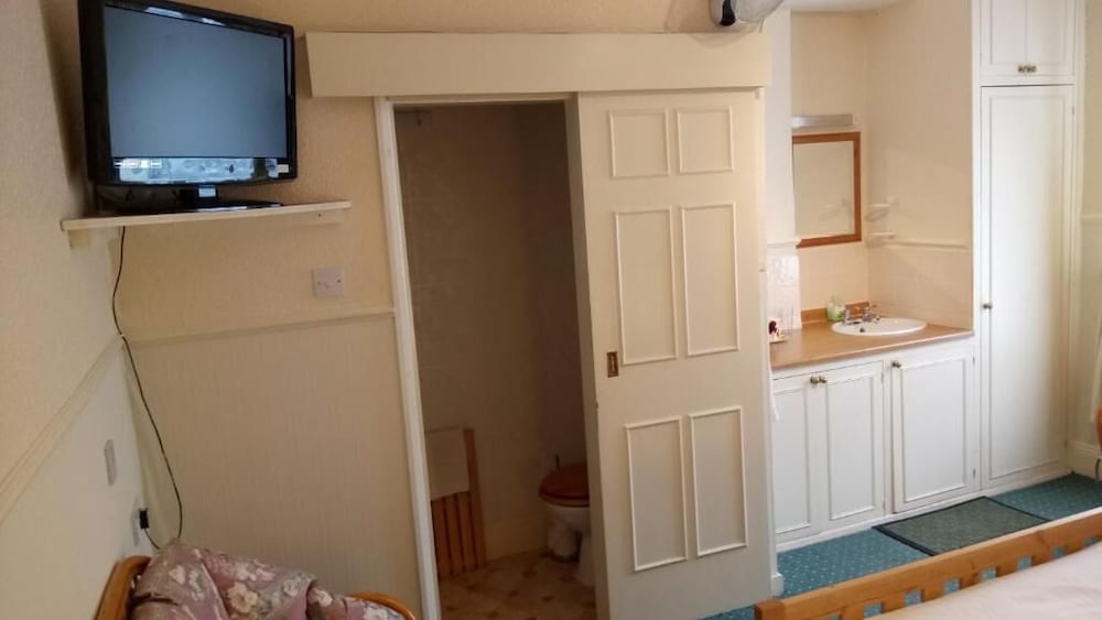 Brampton Guest House 8/50