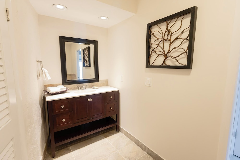 Coconut Palm Inn 5/50