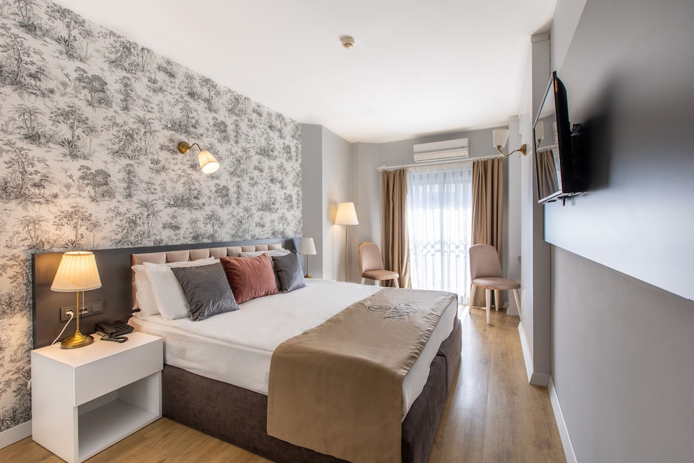 Niss Lara Hotel 8/66