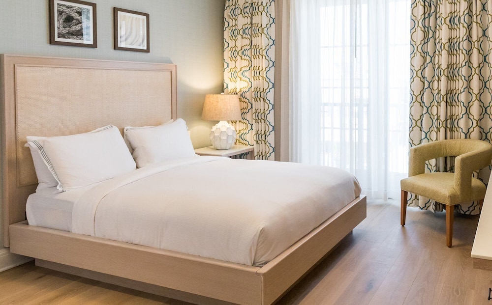 Spa, Junior Suite, King Bed, Side View