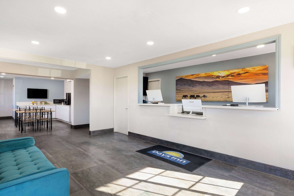 Days Inn By Wyndham Bakersfield Ca 13/55