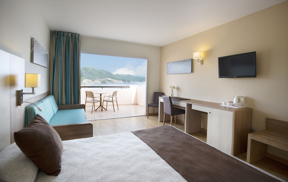 Invisa Hotel Club Cala Verde 40/103