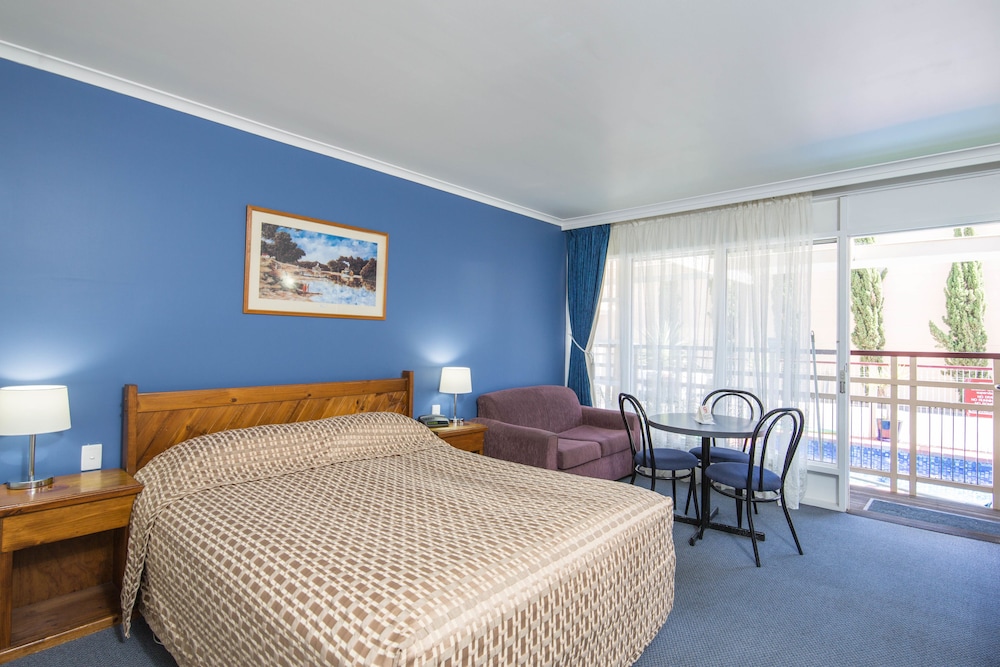 Mas Country Riverboat Lodge Motor Inn 12/28