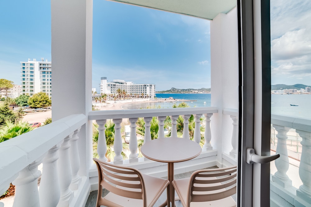 Beach Star Ibiza Hotel 64/78