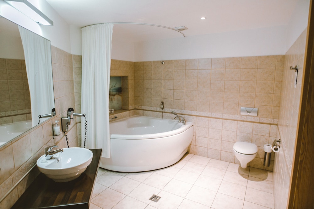 Hanza Hotel 51/56