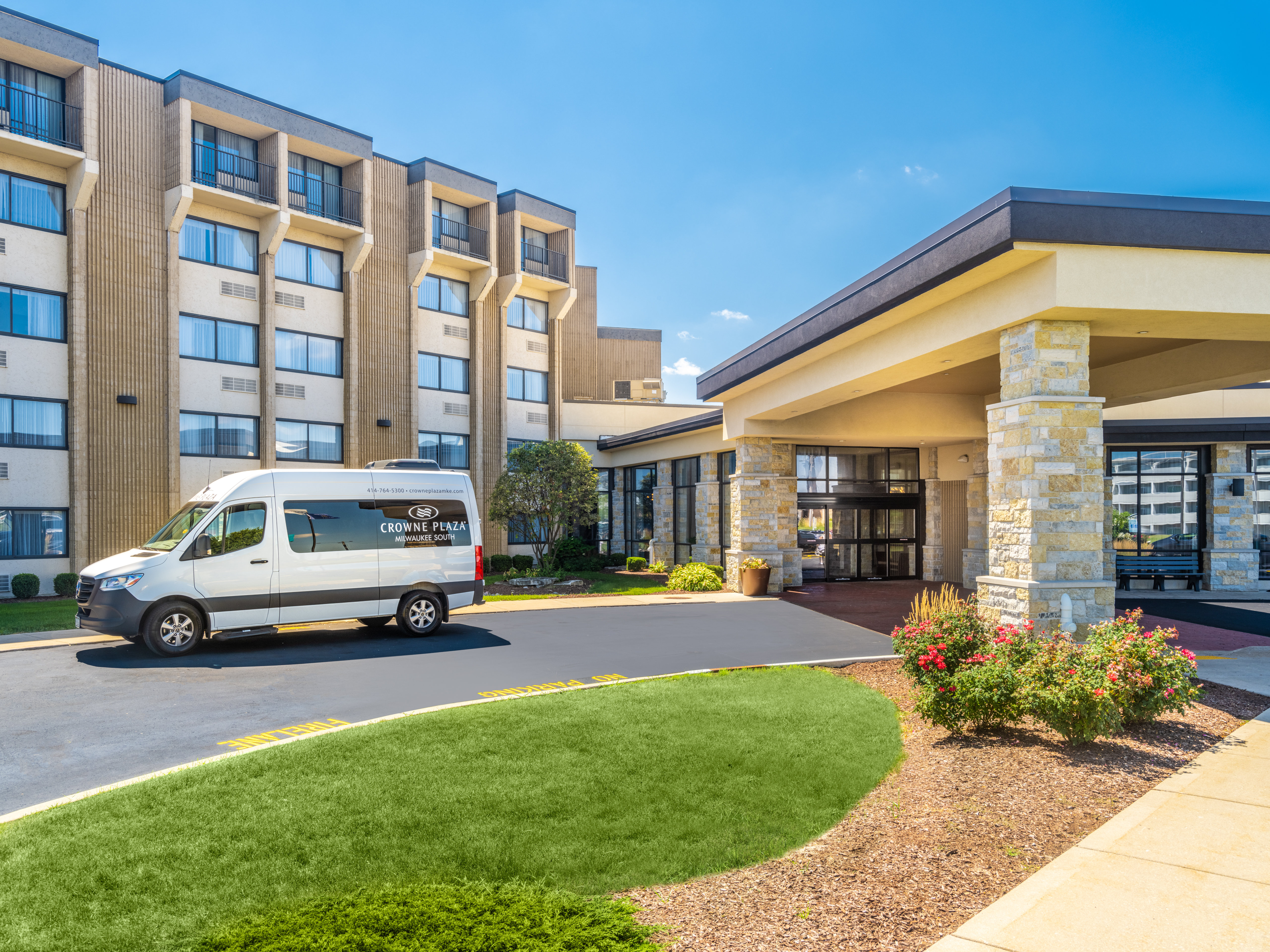CROWNE PLAZA MILWAUKEE AIRPORT 73/81