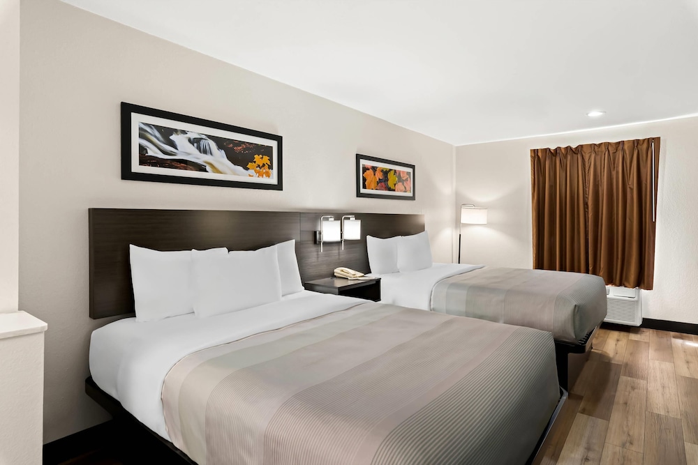 Quality Inn & Suites Dumas, AR 8/33