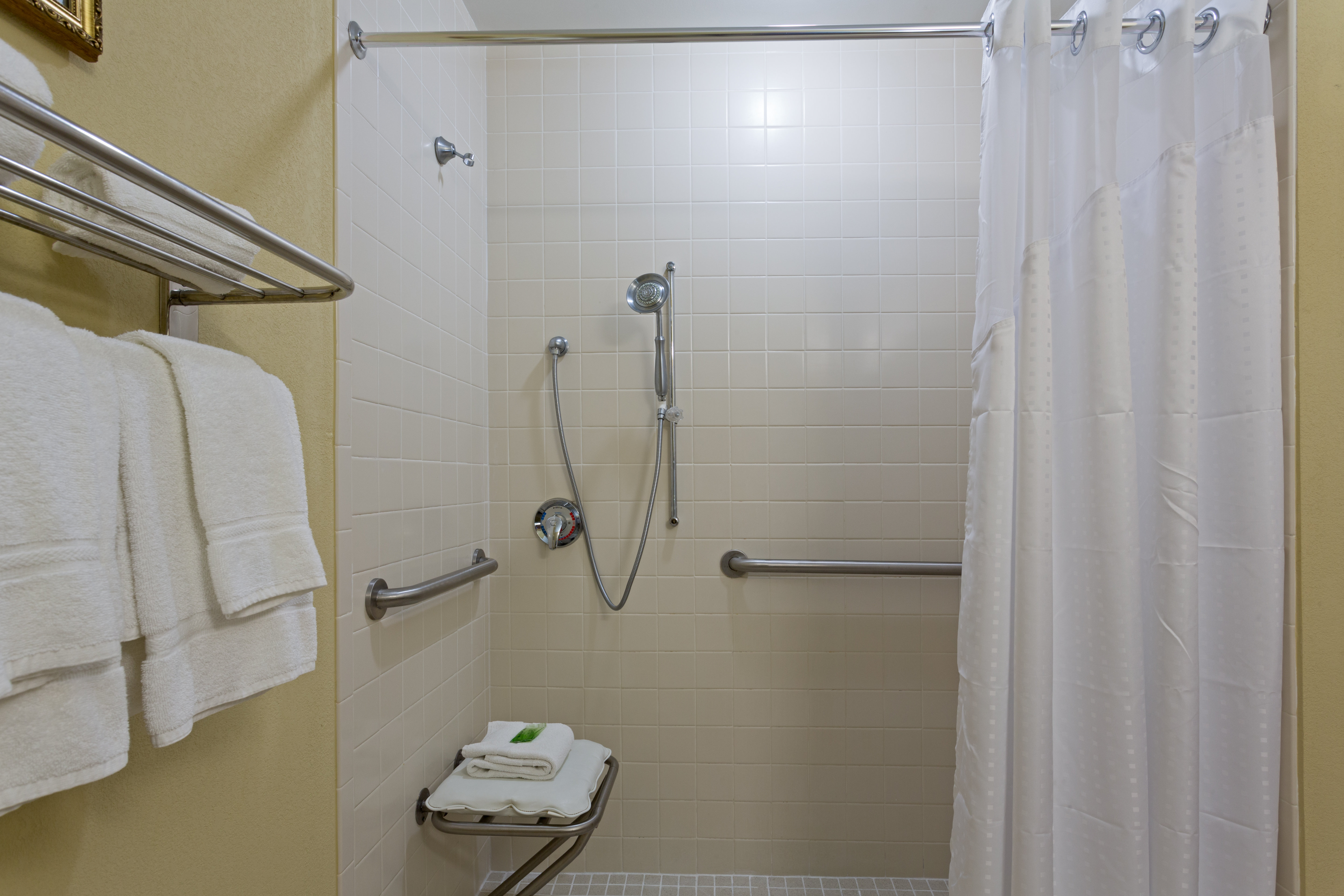 Holiday Inn Express Hotel & Suites Sebring 72/73