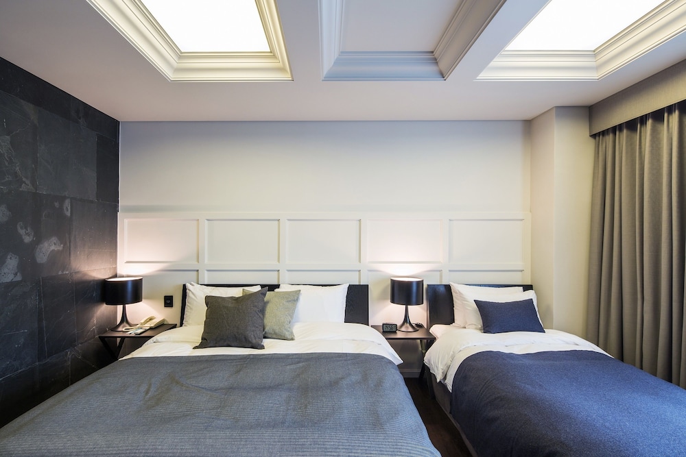 Hotel Denim 10/50