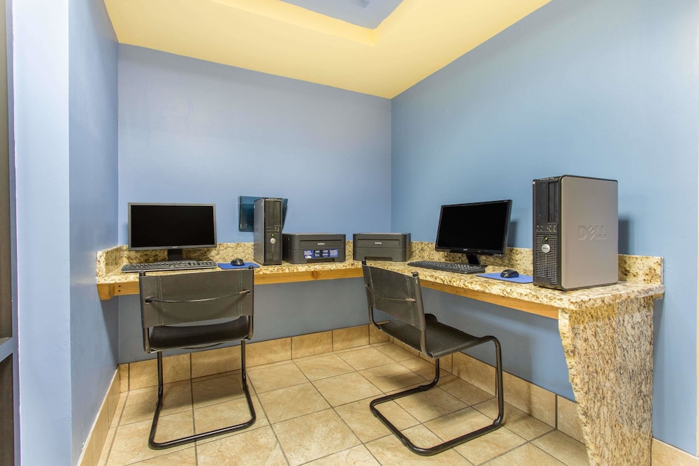 Days Inn by Wyndham Raleigh-Airport-Research Triangle Park 22/28