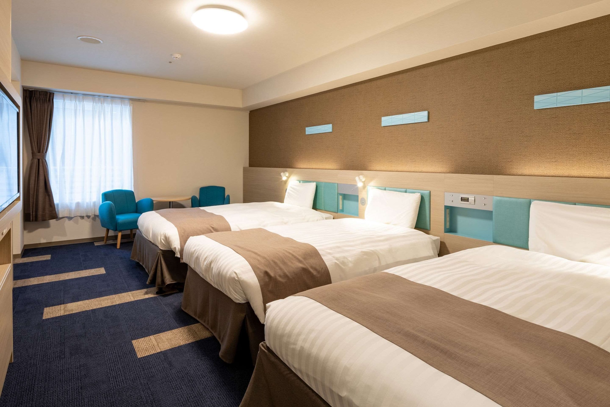غرفة بثلاثة أسرّة مع أريكة، Comfort Hotel Era Kobe Sannomiya 2/7