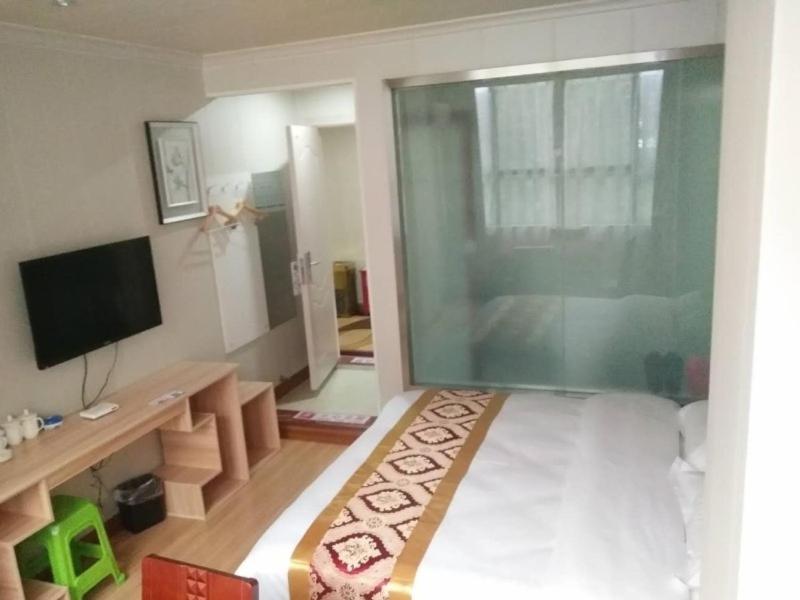 Shell Hotel Chongqing Chengkouxian Passenger Transportation Center Branch 16/18
