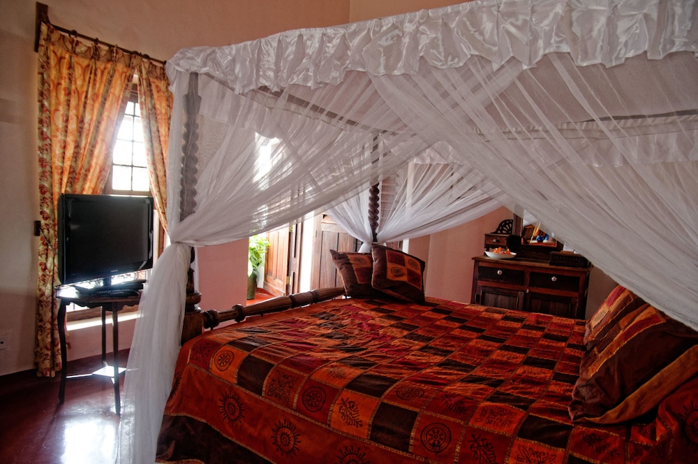 ROMANTIC, SUITE, KING BED, BALCONY