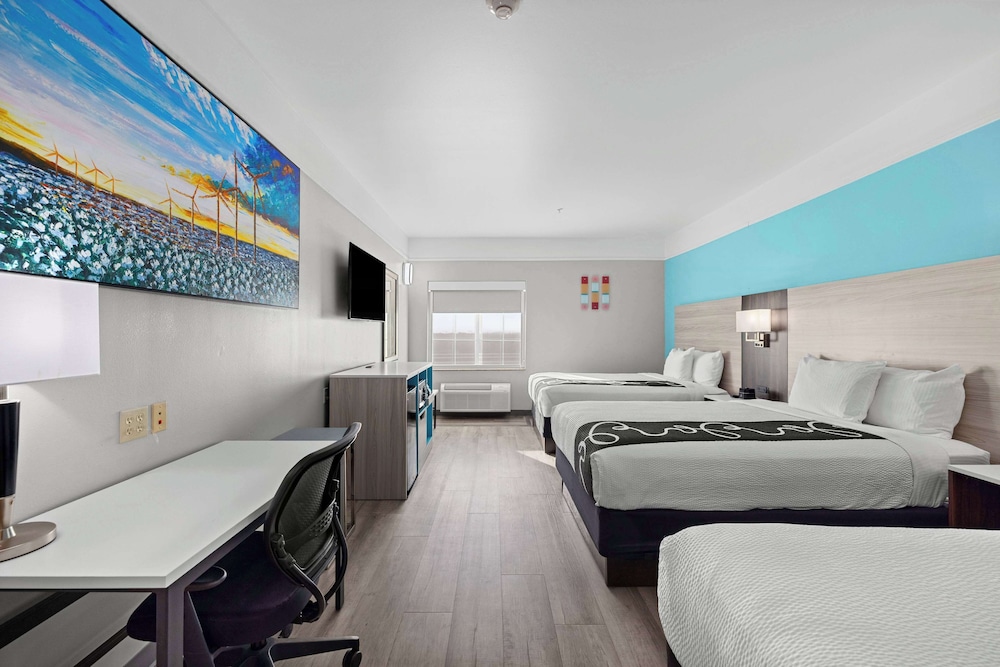 غرفة عائلية ثلاثية بسريرين كوين، La Quinta Inn Suites Raymondville 5/10