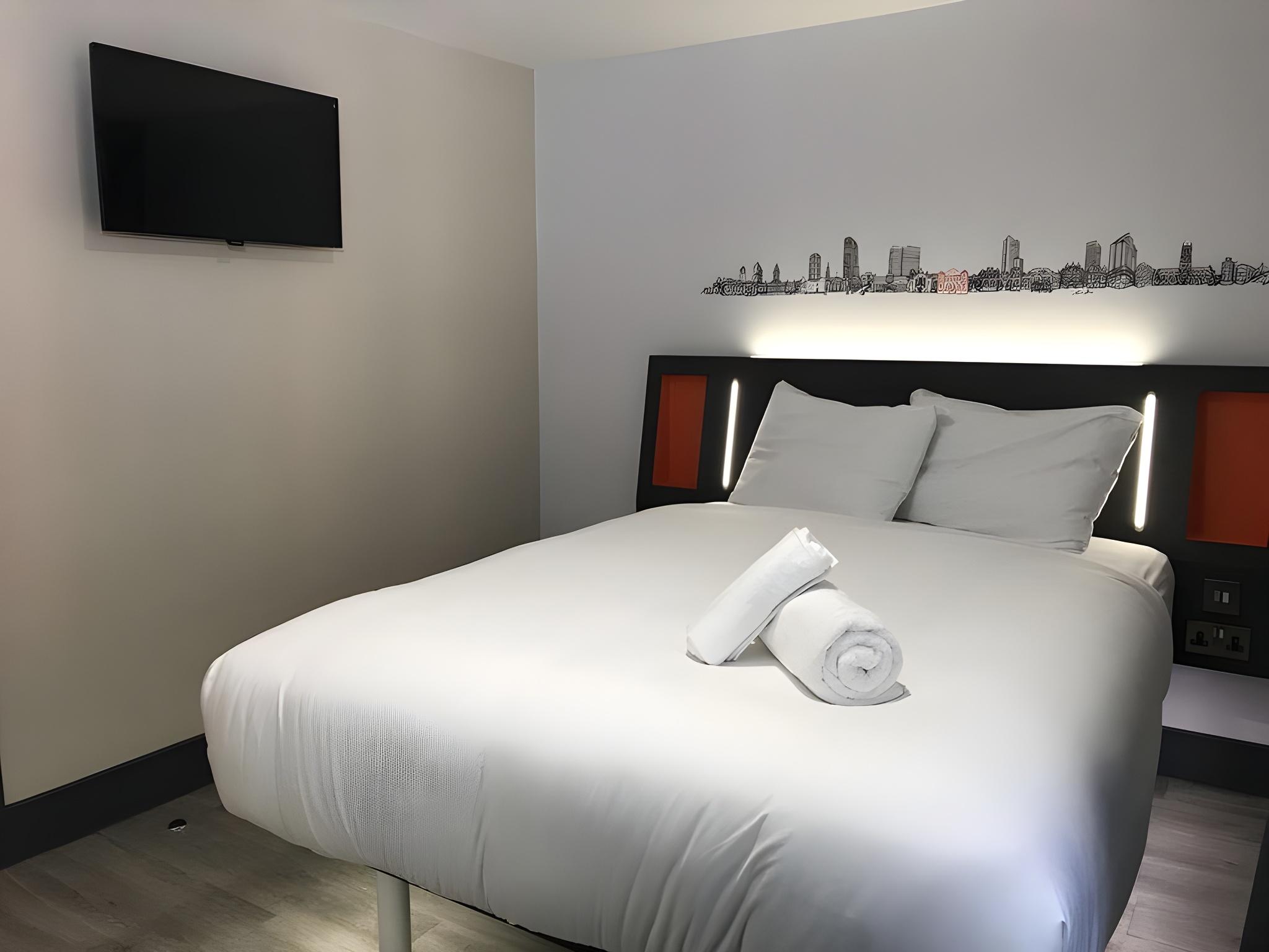 Basic, King Bed, No Window