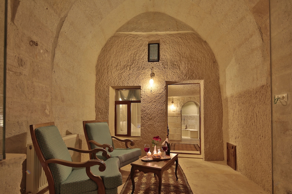 Jacob's Cave Suites 84/100