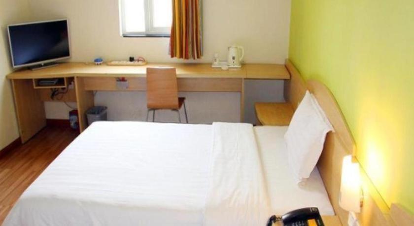 7 Days Inn Wuhan Dingziqiao Zhongnan Road Metro Station 30/43