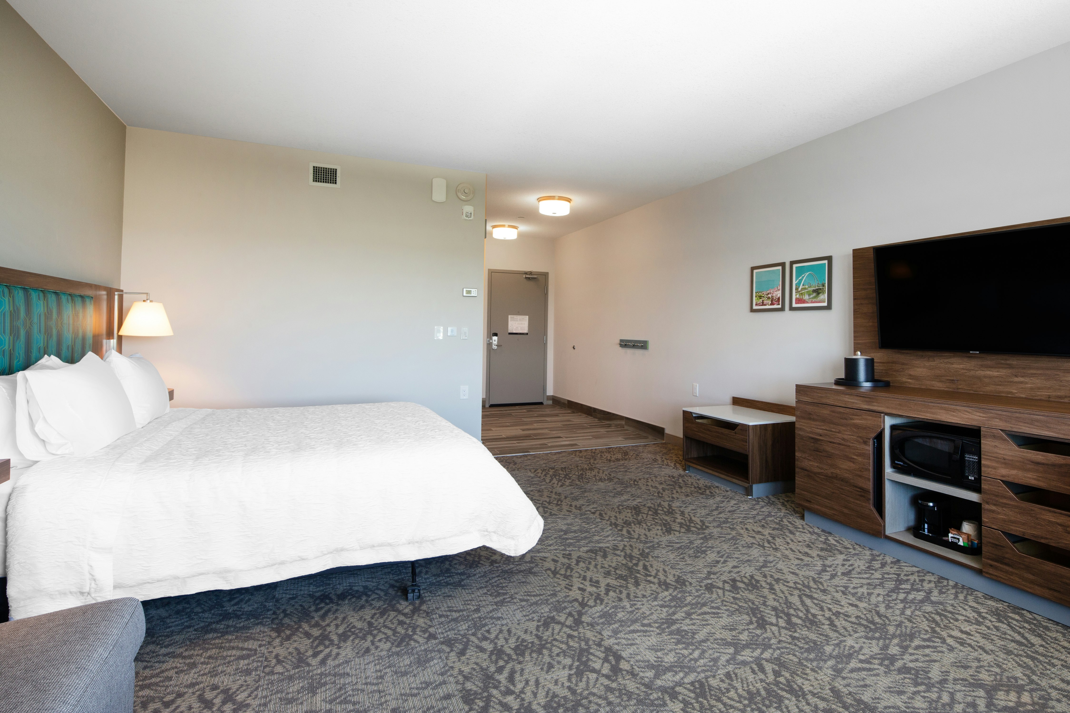 ROOM, KING BED, ACCESSIBLE