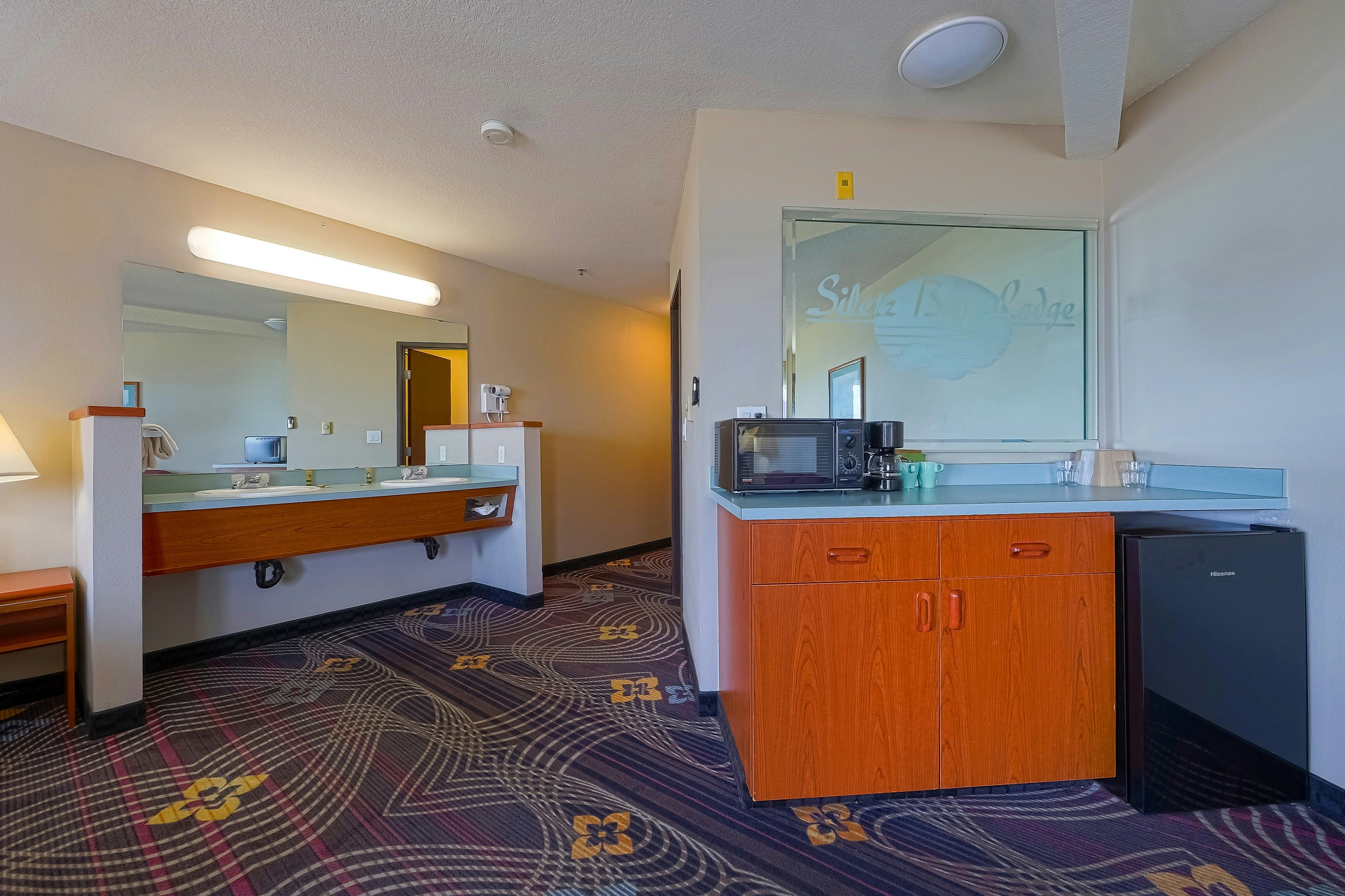 Siletz Bay Beachfront Hotel by OYO Lincoln City 11/71