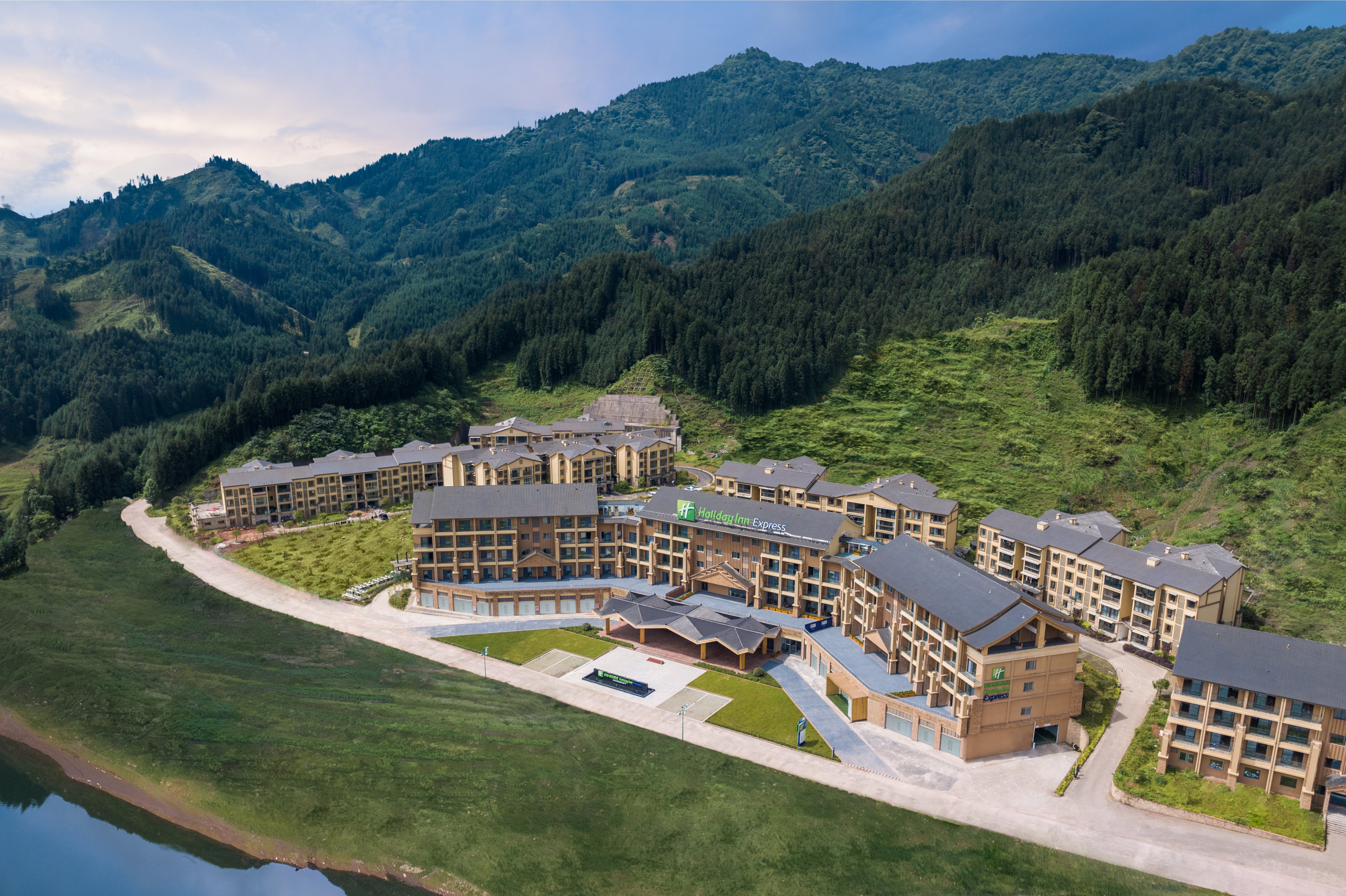 Holiday Inn Express Wawu Mountain 38/40