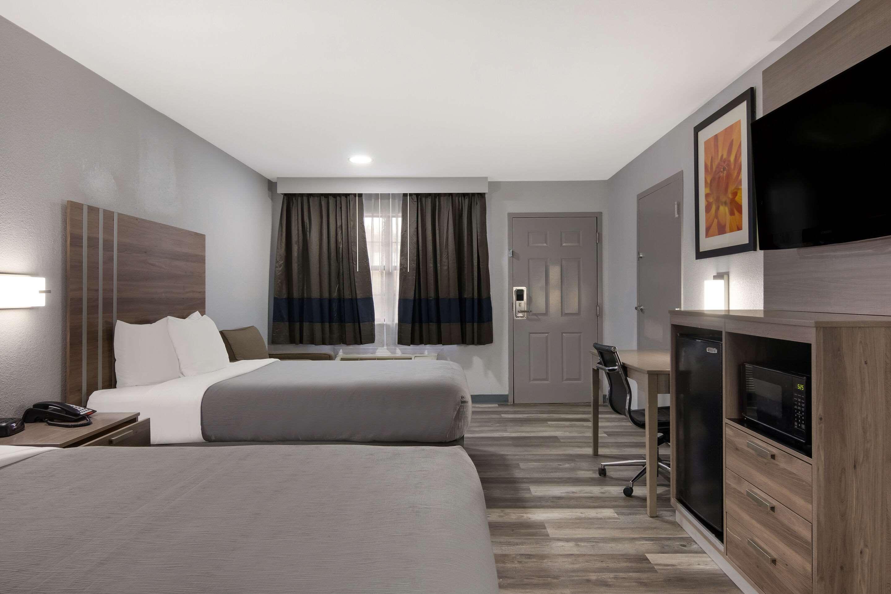 ROOM, 2 QUEEN BEDS